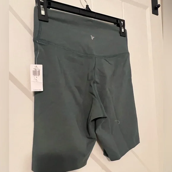 Matching Old Navy workout set size S. NWT green bike shorts, 2 longline bras - Picture 3 of 15